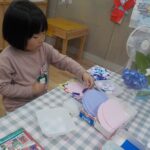 「なかの幼稚園は遊んでいるだけ？」座って学ぶ時間もあります！