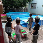なかの幼稚園では熱中症対策しながらプールをたくさんやります！